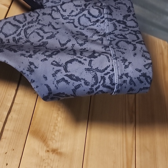 Lulu's Sports Bra Size large NWT - Picture 3 of 6